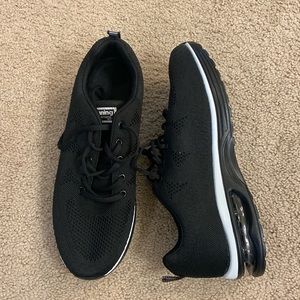 ✏️ BRAND NEW, Never been worn, men’s running shoe